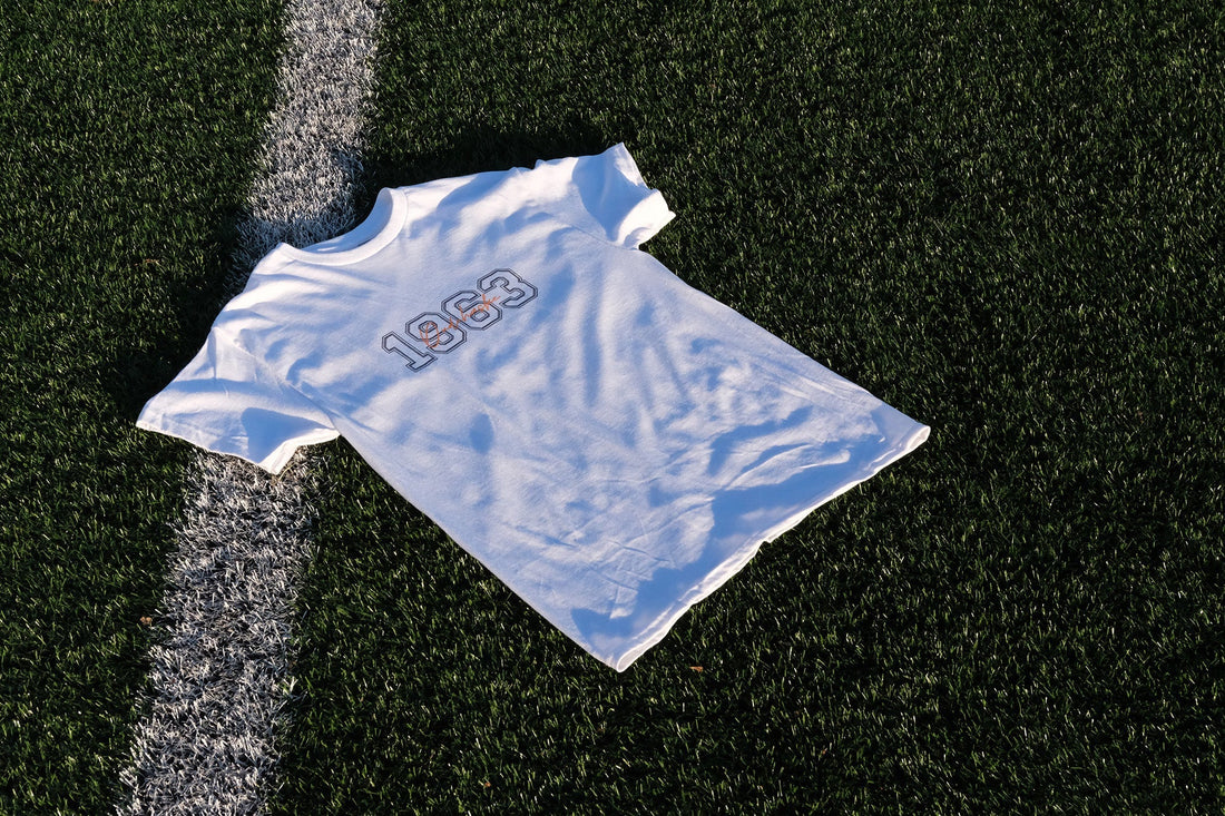 Merchandising sportvereniging op voetbalveld